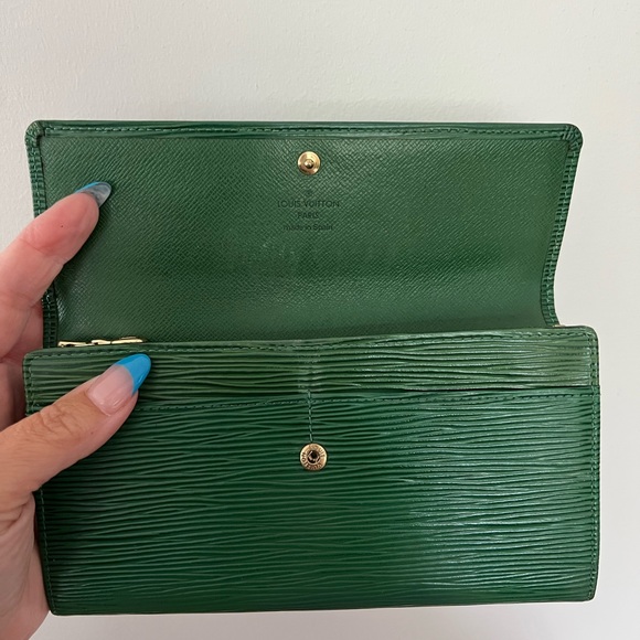 Louis Vuitton Green Epi Leather Wallet on Chain - Picture 6 of 12